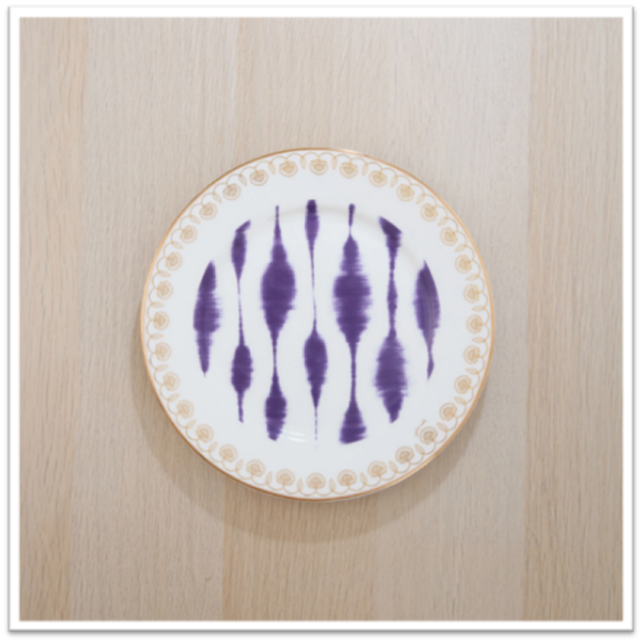 How do Tie Dye Dinner Plates from an online gift store in Kolkata enhance your dining aesthetics?