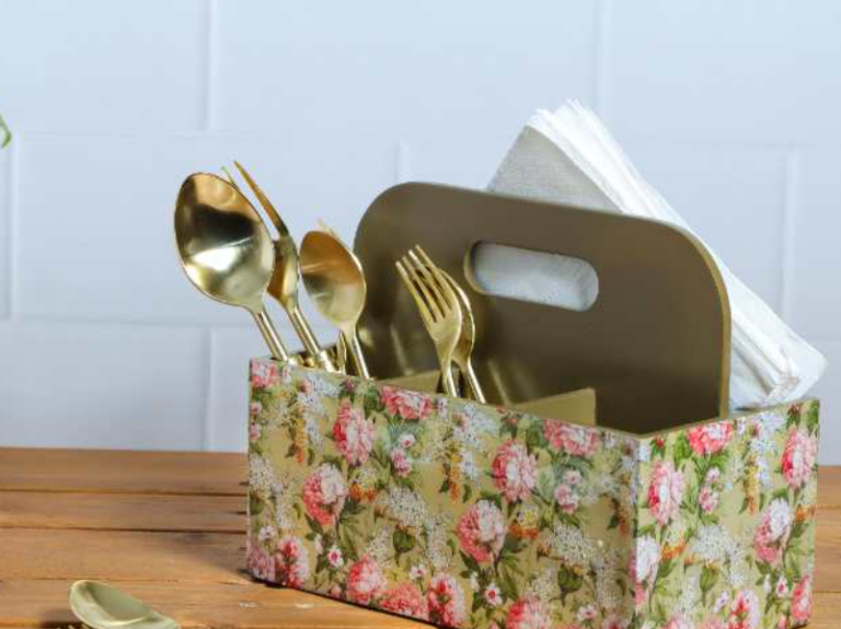Advantages of Using a Cutlery Holder in Your Kitchen